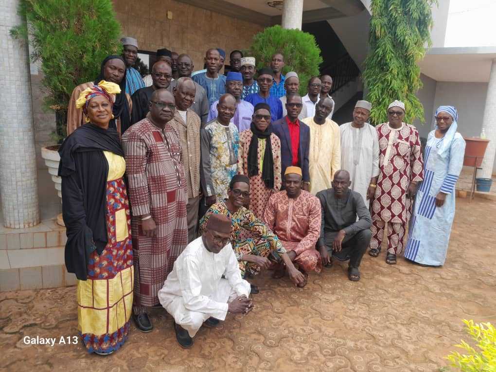 Photo de famille des participants aux échanges sur le curriculum Glob ALE au Mali