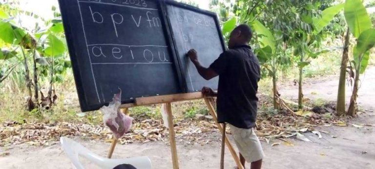 Ssebowa participating in the reading and writing session